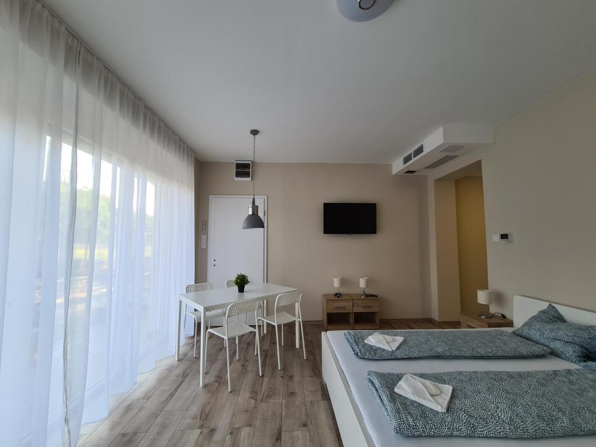 Oet Fenyo Apartmanhaz Siófok Exteriér fotografie