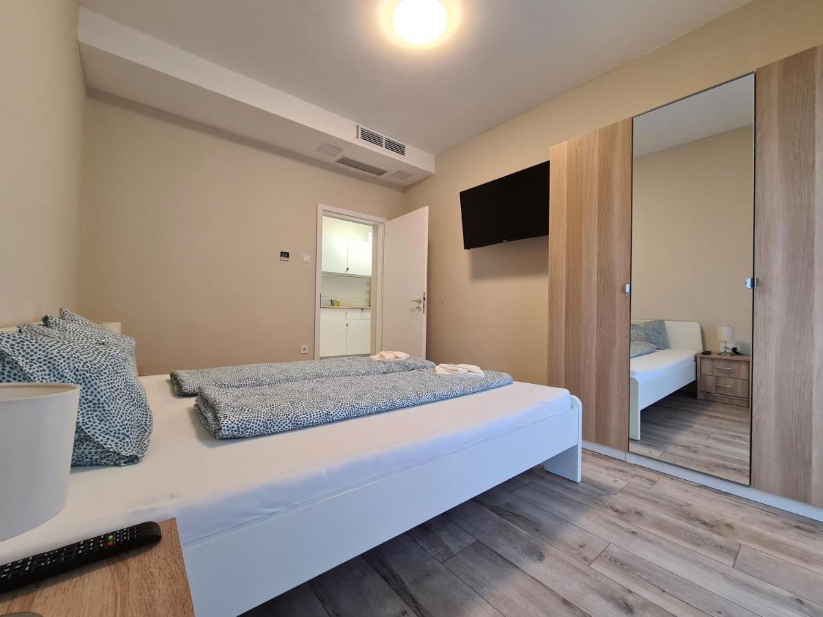 Oet Fenyo Apartmanhaz Siófok Exteriér fotografie