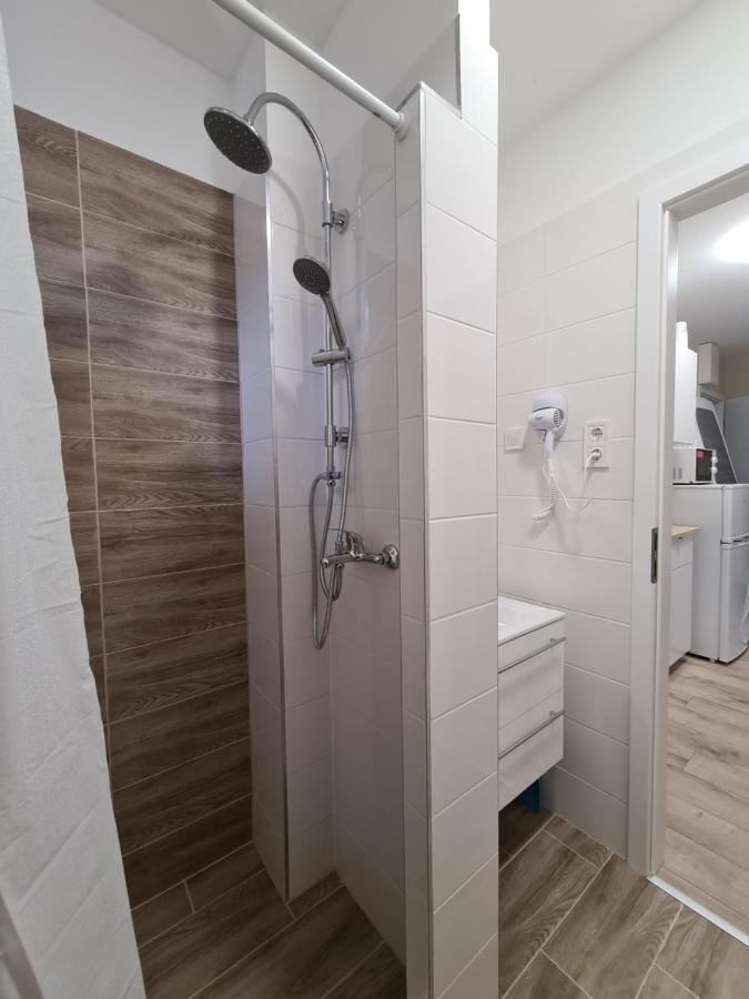 Oet Fenyo Apartmanhaz Siófok Exteriér fotografie
